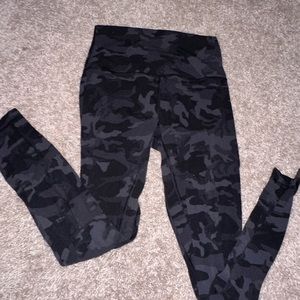 Lululemon aligns size 4 reg